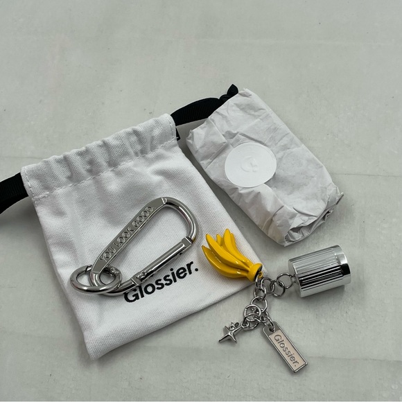 Glossier Magnolia Bakery Banana Pudding Keychain - Picture 2 of 4
